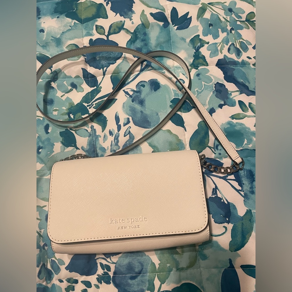 Kate spade white crossbody brand new, has not been used.